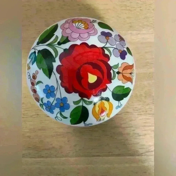 Kalocsa Hungary Porcelain Hand Painted Floral Covered Trinket Box Dish 5" - Picture 2 of 4